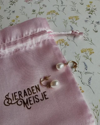 Earring bling bling ✨✨

#opaal
#sieradenmeisje
#vintageoorbellen
#pareloorbellen